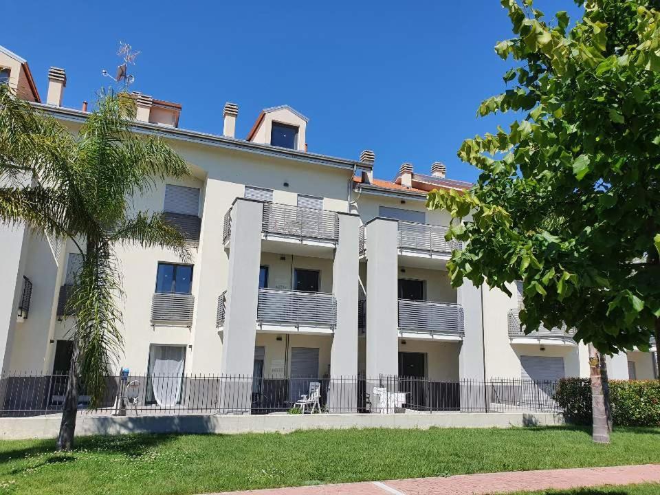 Apartamento Casa Di Clara San Bartolomeo Al Mare Exterior foto